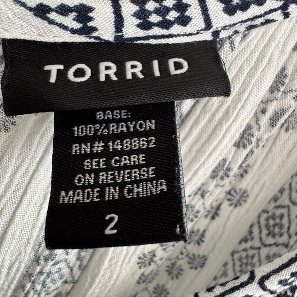 Women’s Torrid top size 2 - Picture 2 of 4